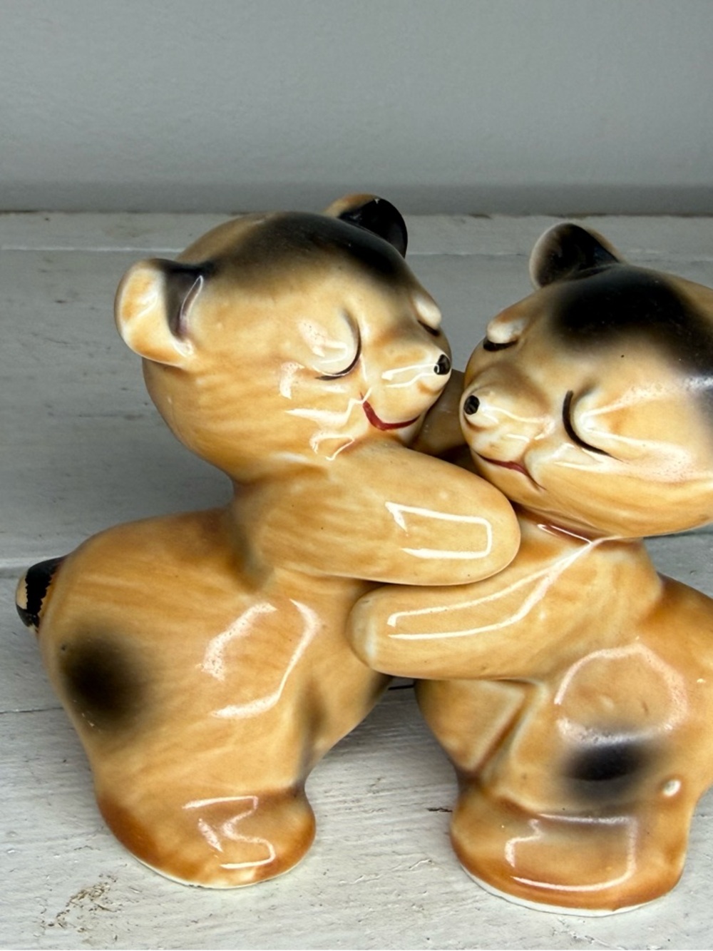 Vintage Van Tellingen Bear Hug Salt & Pepper Shakers Huggers Brown Black MCM